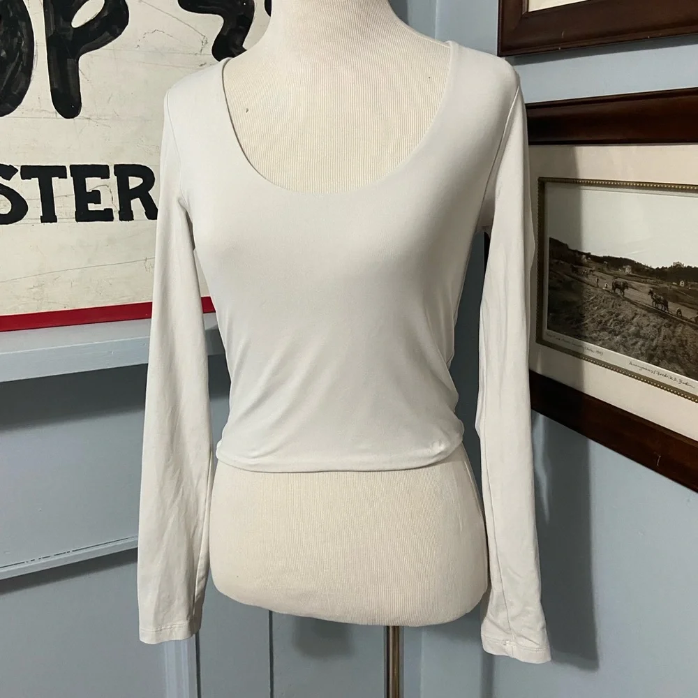 Aritzia Babaton Contour Scoopneck Longsleeve - Picture 2 of 8